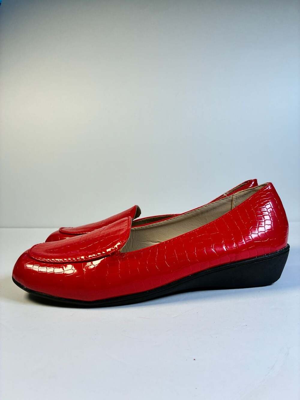 Extra-Flex Red Faux Croc Patent Leather Wedge Loafers Size 9W